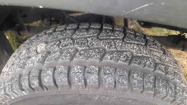 Toyota Hilux 2000 Gray