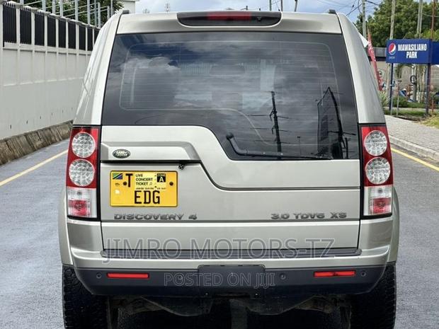 Land Rover Discovery 2010 Gold