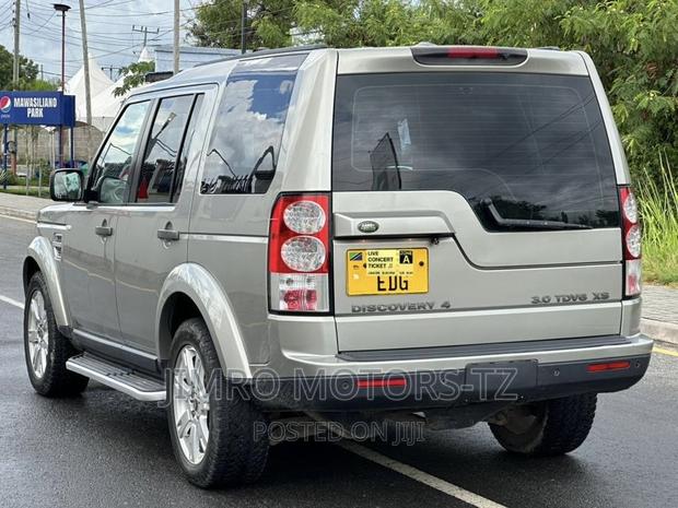 Land Rover Discovery 2010 Gold