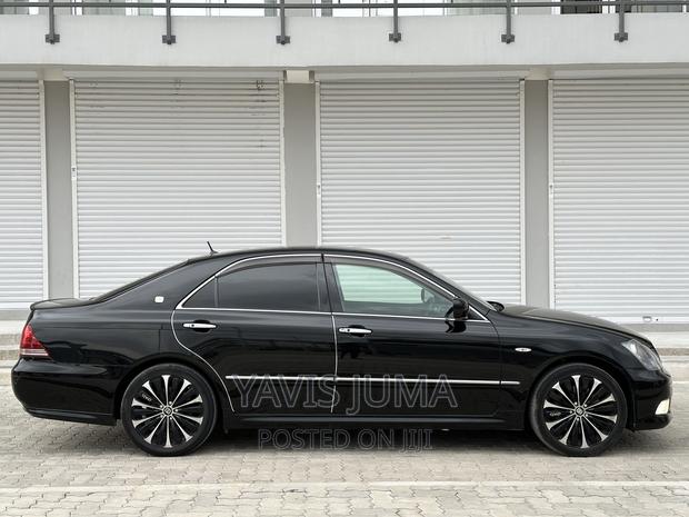 Toyota Crown 2006 Black