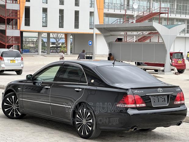 Toyota Crown 2006 Black