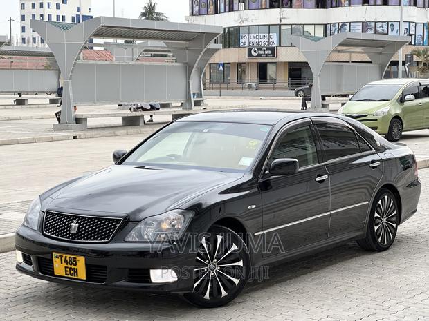 Toyota Crown 2006 Black