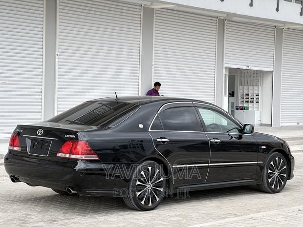 Toyota Crown 2006 Black