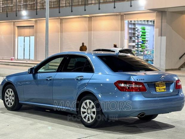 Mercedes-Benz E250 2011 Blue