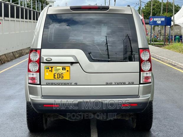 Land Rover Discovery 2010 Silver