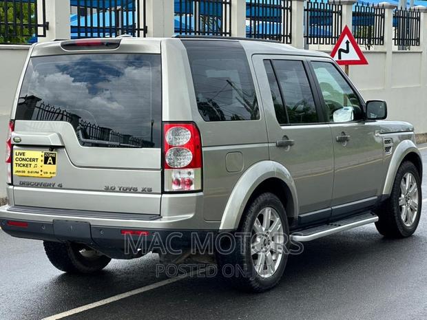 Land Rover Discovery 2010 Silver