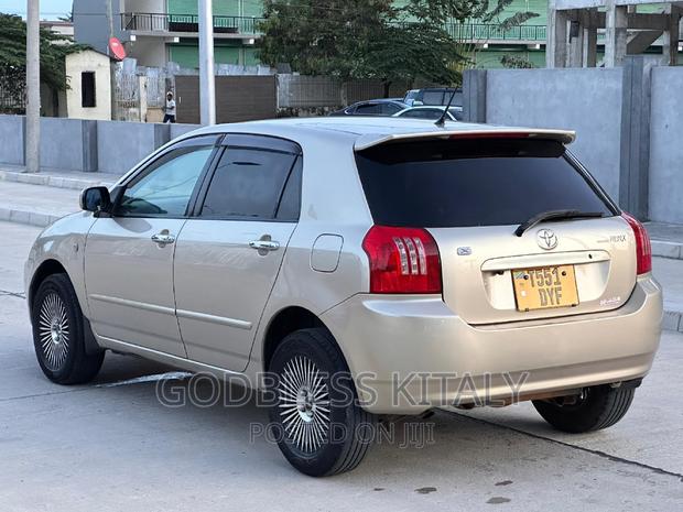 Toyota Corolla RunX 2005 Gold
