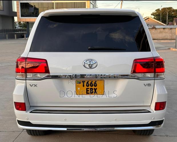 Toyota Land Cruiser 2015 White