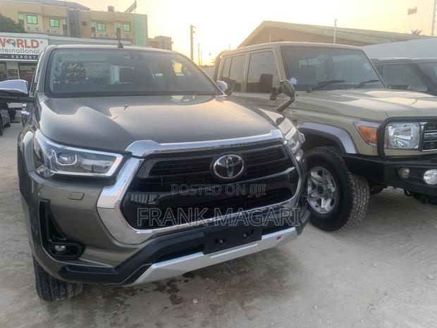 Toyota Hilux 2021 Gray