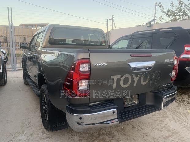 Toyota Hilux 2021 Gray