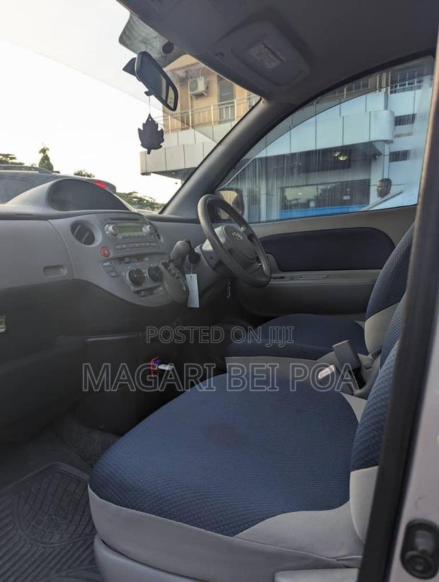 Toyota Sienta 2005 Silver