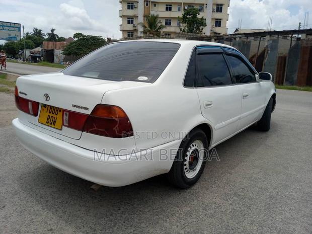 Toyota Sprinter 2000 White