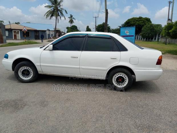 Toyota Sprinter 2000 White