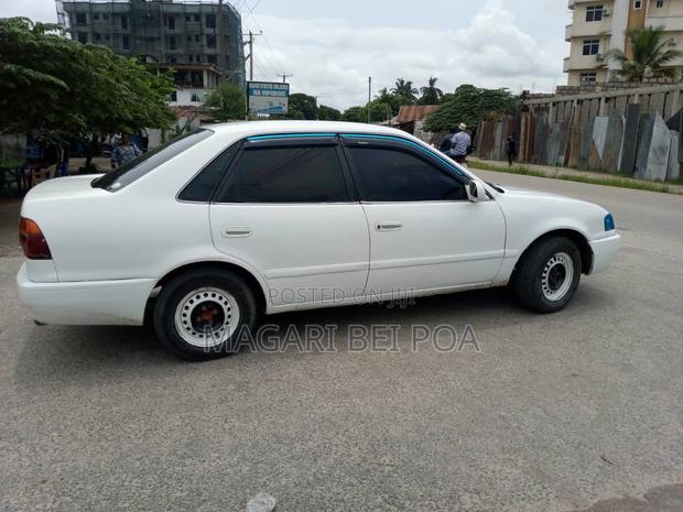 Toyota Sprinter 2000 White