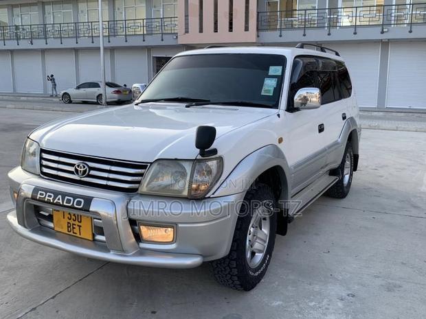 Toyota Land Cruiser Prado 2001 White