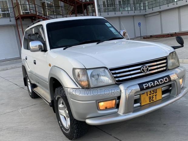 Toyota Land Cruiser Prado 2001 White