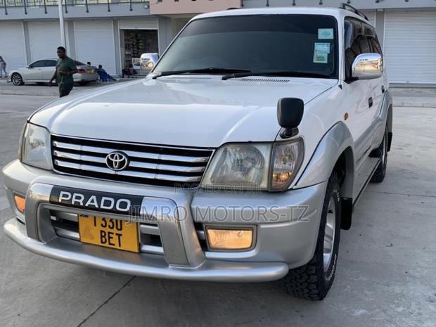 Toyota Land Cruiser Prado 2001 White