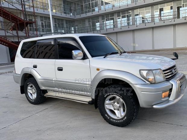 Toyota Land Cruiser Prado 2001 White