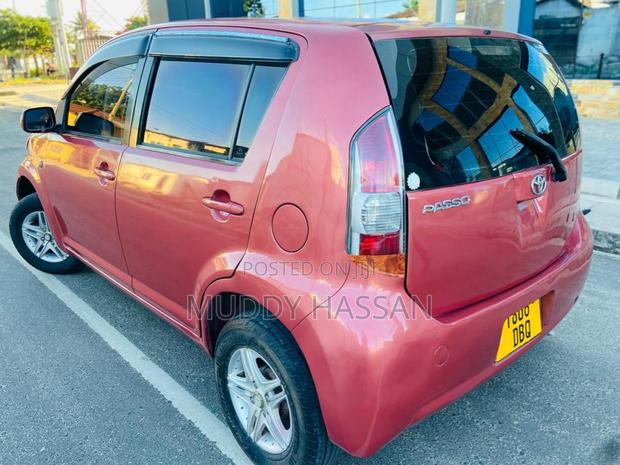 Toyota Passo 2005 Pink