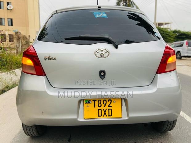 Toyota Vitz 2005 Silver