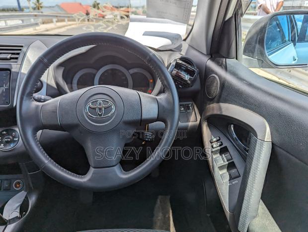 Toyota RAV4 2010 White