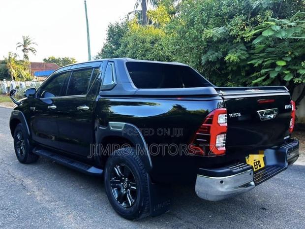 Toyota Hilux 2023 Black