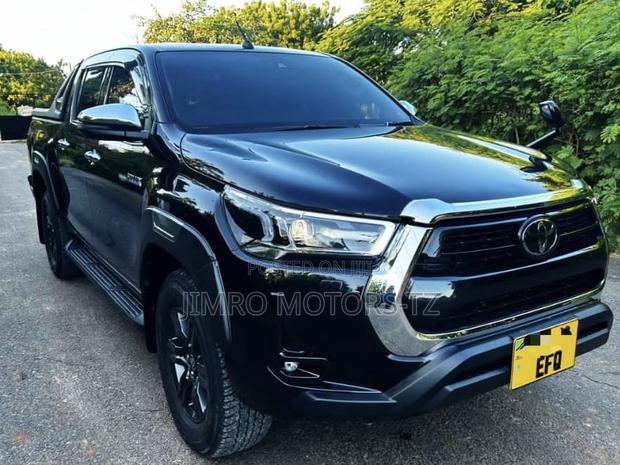 Toyota Hilux 2023 Black