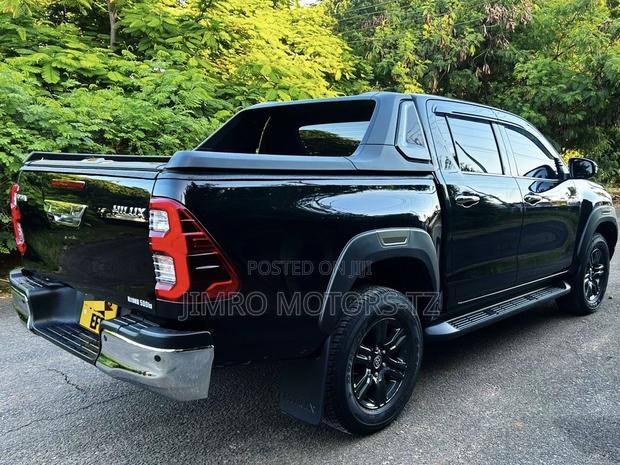 Toyota Hilux 2023 Black