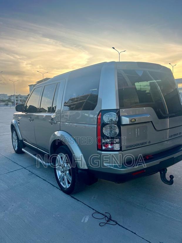 Land Rover Discovery 2010 Gray