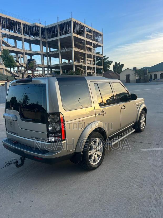 Land Rover Discovery 2010 Gray