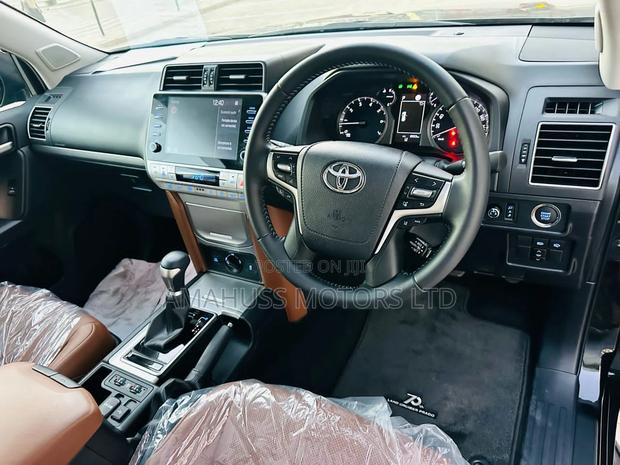 Toyota Land Cruiser Prado 2022 Black