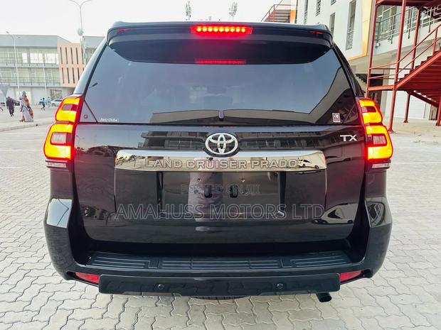 Toyota Land Cruiser Prado 2022 Black