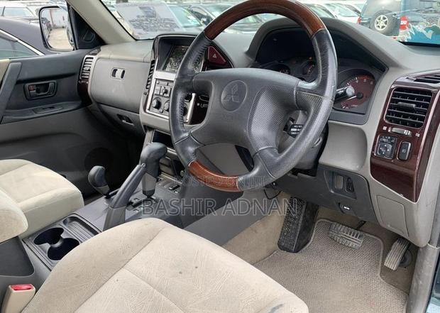 Mitsubishi Pajero 2000 Green