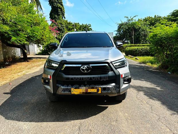 Toyota Hilux 2020 Silver