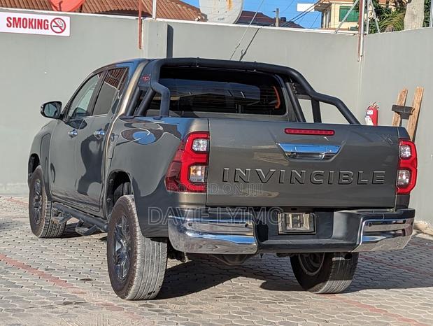 Toyota Hilux 2020 Gray
