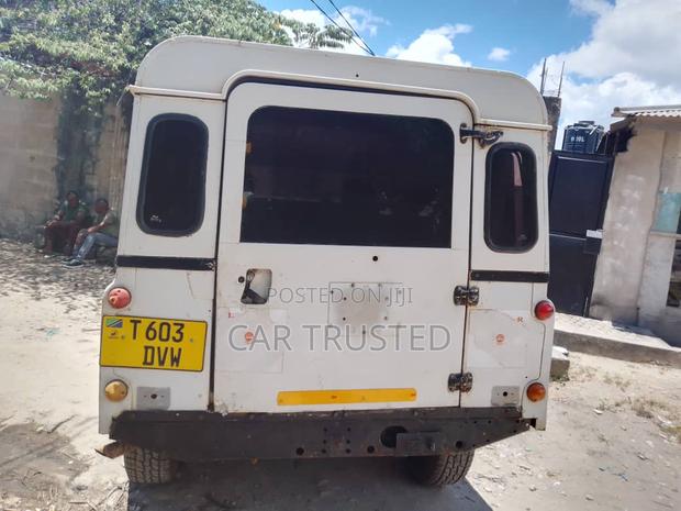 Land Rover Defender 2002 White