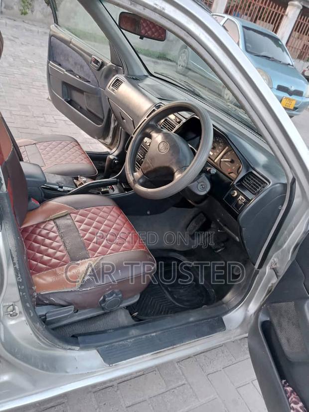 Toyota Carina 1.5 FWD Sedan 2001 Silver