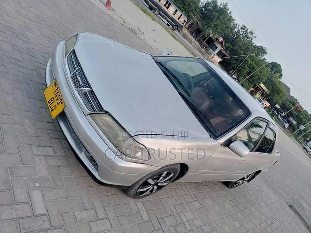 Toyota Carina 1.5 FWD Sedan 2001 Silver