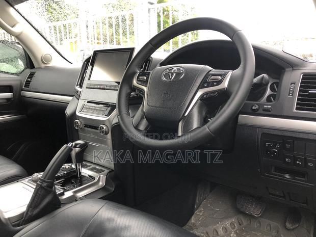 Toyota Land Cruiser 2017 White