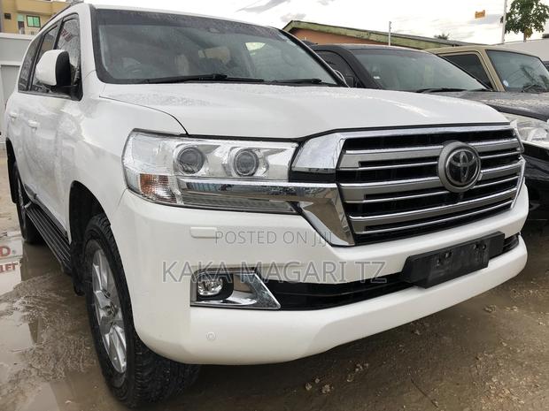 Toyota Land Cruiser 2017 White