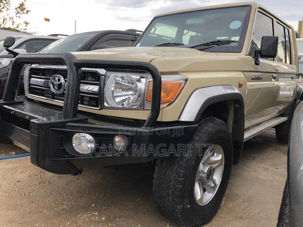 Toyota Land Cruiser 2022 Beige