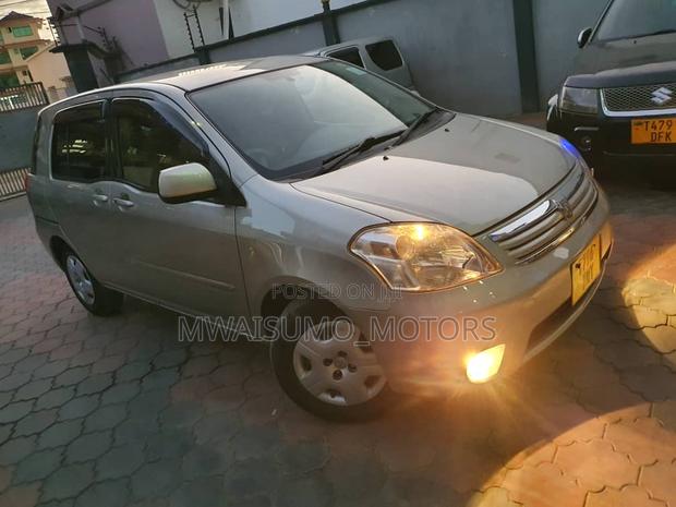 Toyota Raum 2004 Silver