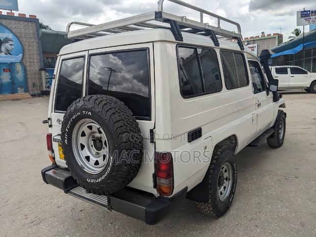Toyota Land Cruiser 2005 White