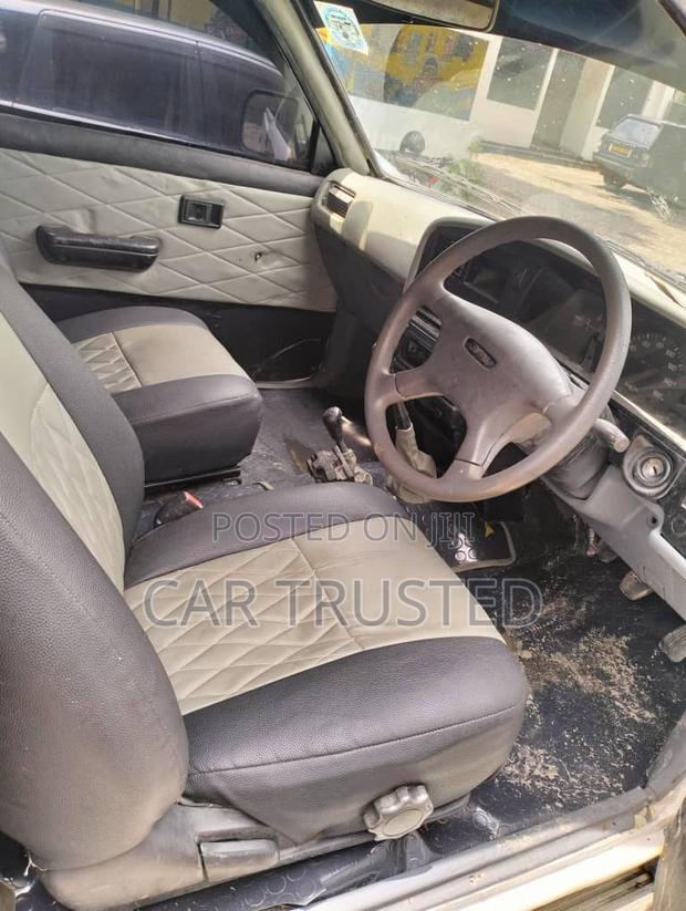 Toyota Hilux 1999 White