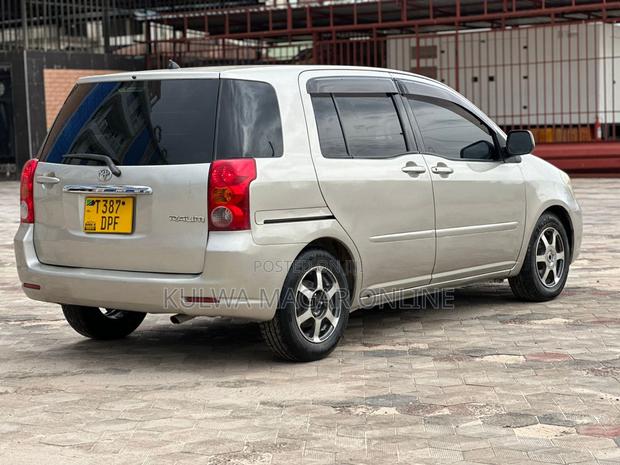 Toyota Raum 2005 Silver