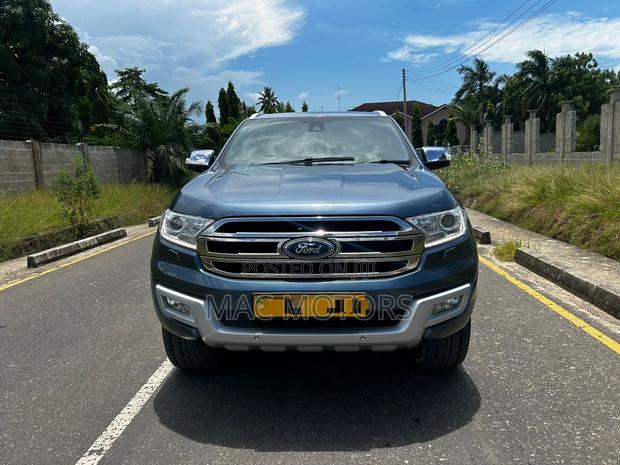 Ford Everest 2017 Blue