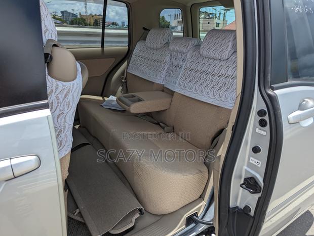 Toyota Raum 2008 Silver