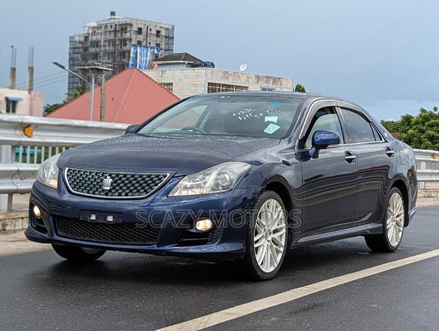 Toyota Crown 2010 Blue