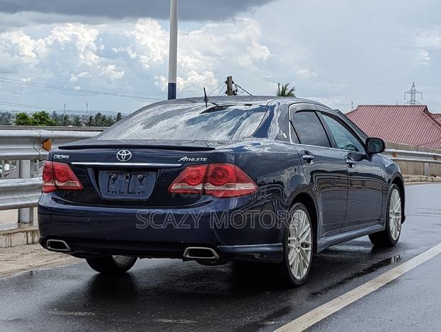 Toyota Crown 2010 Blue