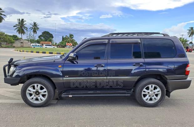 Toyota Land Cruiser 2001 Blue